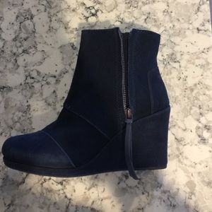 Toms wedge bottie