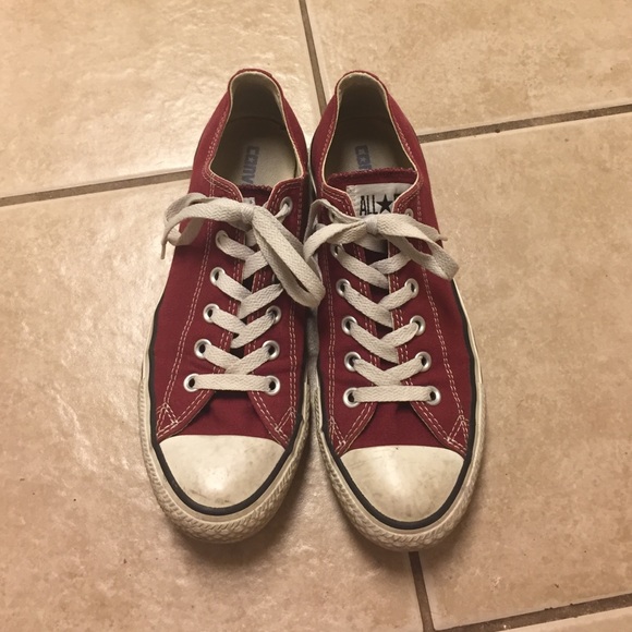 Maroon converse