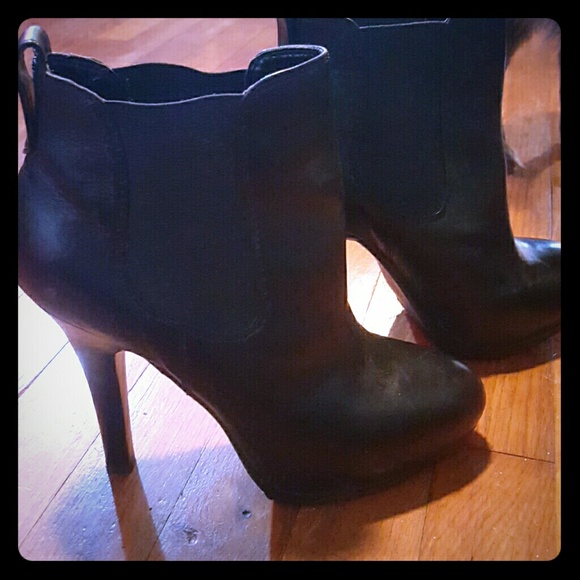 Jessica Simpson black booties