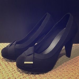 Christian Siriano black pumps