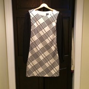Black and white shift dress with sleeves