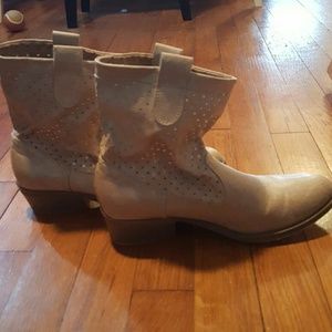 Beige cowboy inspired Booties