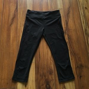 Lululemon - Up The Pace crop. Size 6. Black.