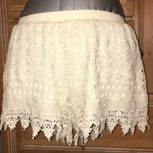 NWOT white shorts👌