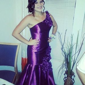 Meet your Posher, Herminia