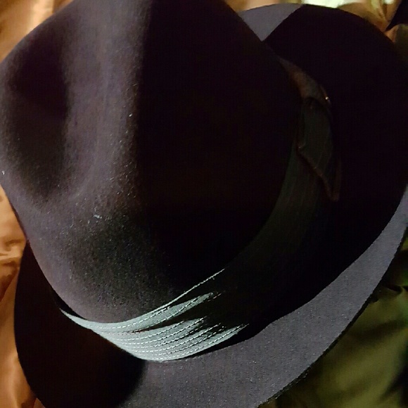 ??Host Pick Wool Fedora Burgundy?? - Picture 2 of 4