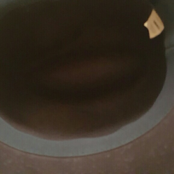 ??Host Pick Wool Fedora Burgundy?? - Picture 4 of 4