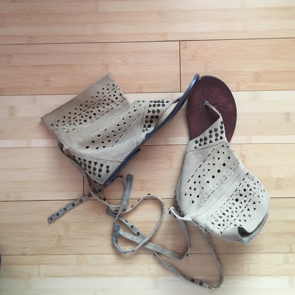 California faux leather sandal