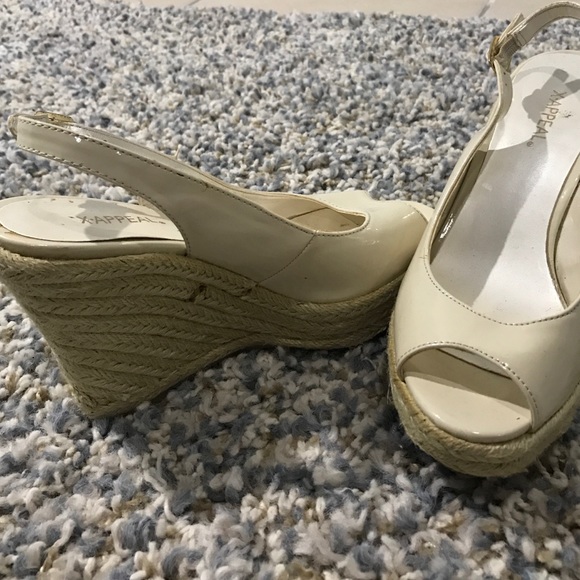 LIKE NEW WEDGE SANDALS SZ 6.5 NUDE