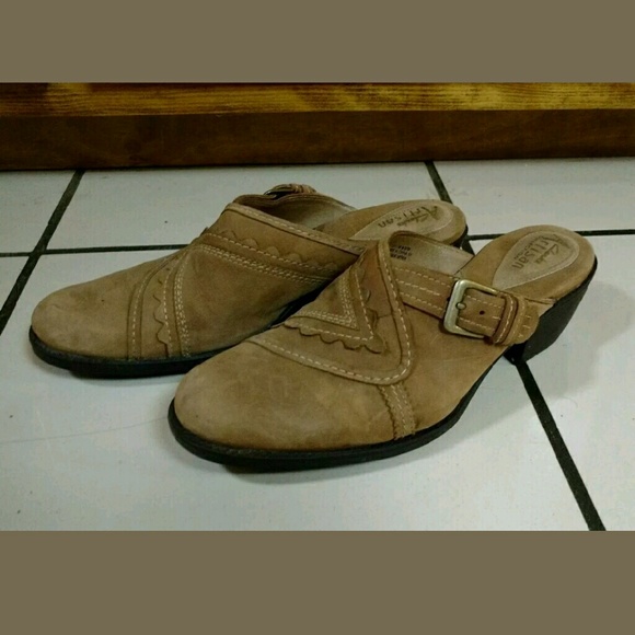 *sold elsewhere*  Clark artisian collection sz 7 - Picture 1 of 3