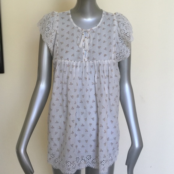 Cute floral top! Size M