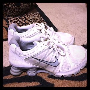 Size 7 Nike Shox