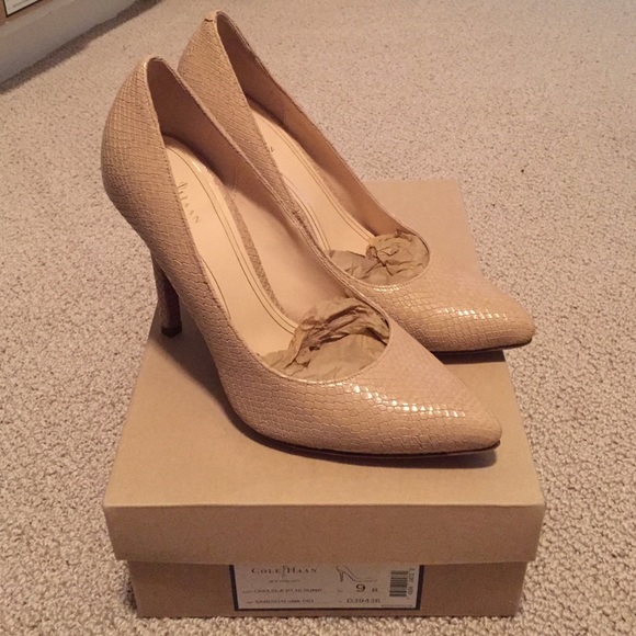 Cole Haan "Chelsea" high pump, size 9B