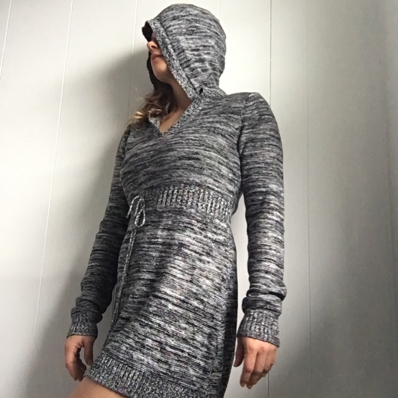 Roxy knit hooded sweater dress black white large Roxy knit hooded sweater dress black white large