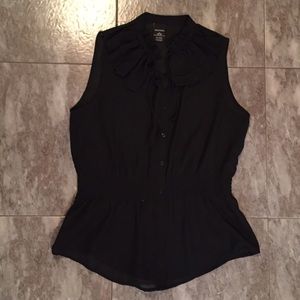 Sleeveless ruffle blouse