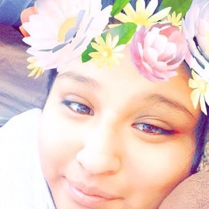 Meet your Posher, Esmeralda