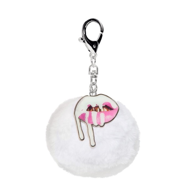 🆕 KYLIE LIMITED EDITION ❄ POM POM KEYCHAIN