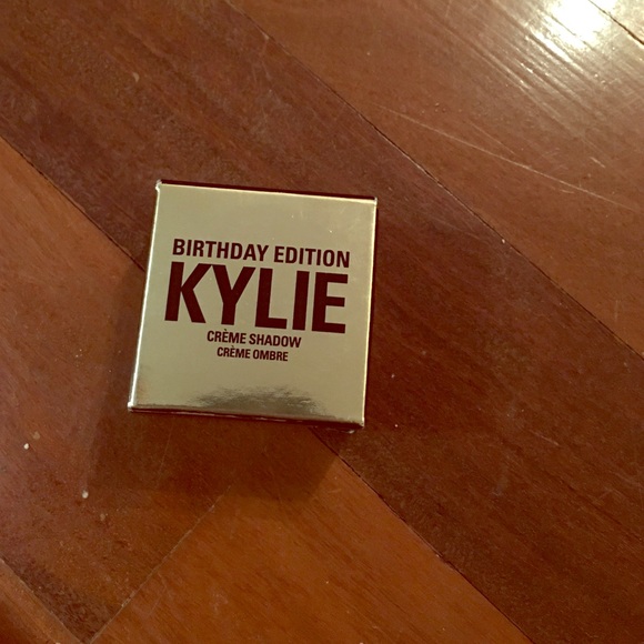 Kylie Jenner birthday edition creme shadow copper