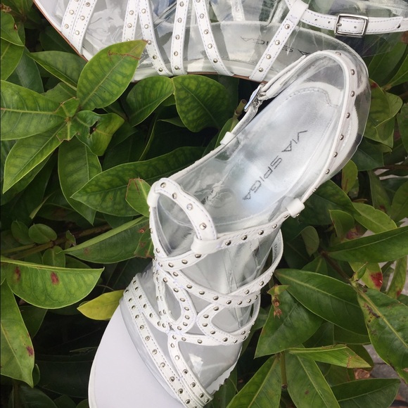 New Via Spiga White Strappy studded heels - Picture 3 of 4