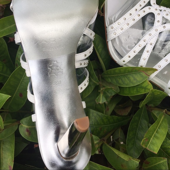 New Via Spiga White Strappy studded heels - Picture 4 of 4