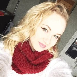 Meet your Posher, Caitlin