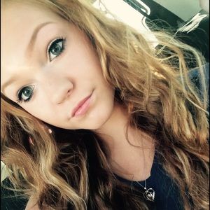 Meet your Posher, Cassandra