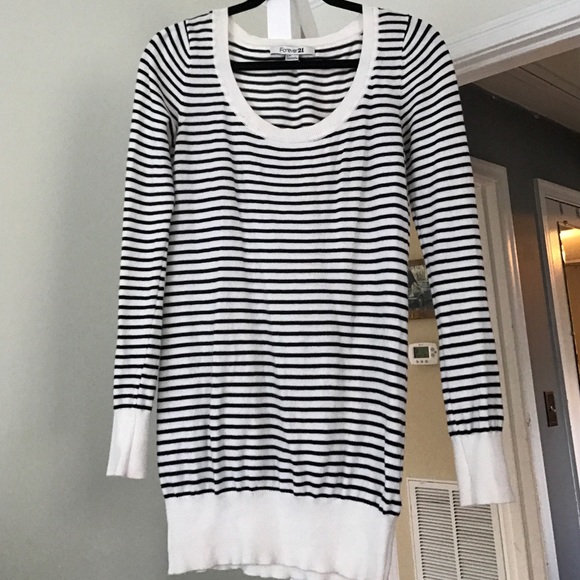 Forever 21 black and white striped sweater - Picture 1 of 3
