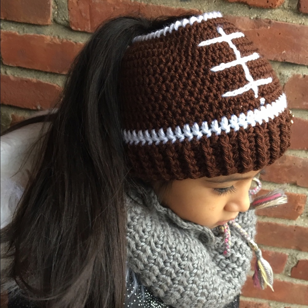 Messy bun beanie / Ponytail hat