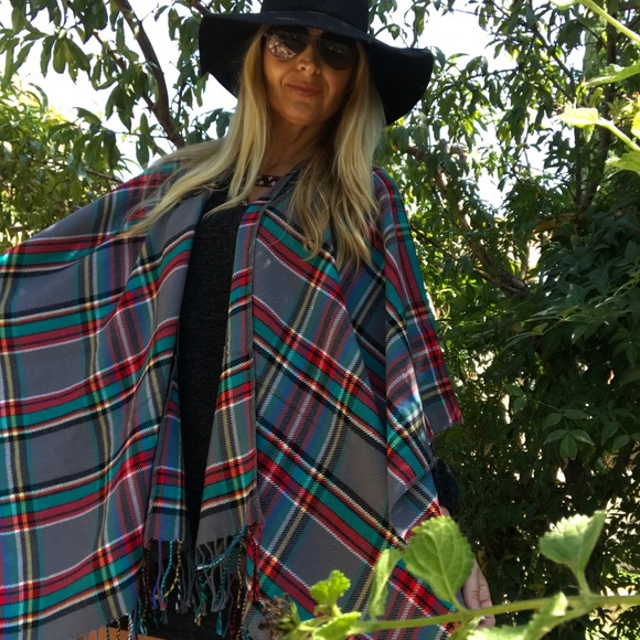 Mara Gray Tartan Poncho - Picture 3 of 4
