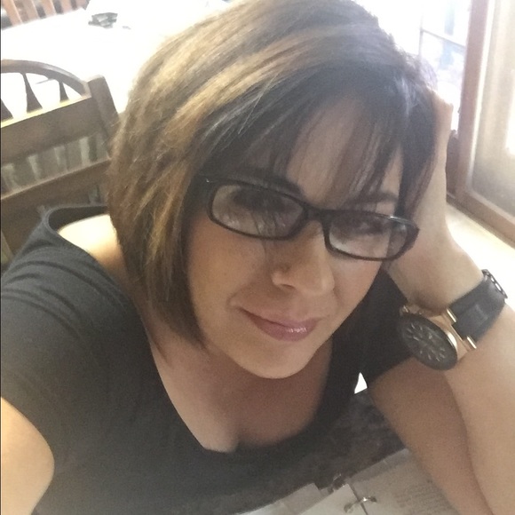 Meet your Posher, Janet - Picture 1 of 1