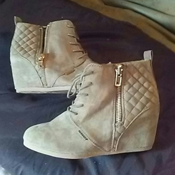 Suede boots
