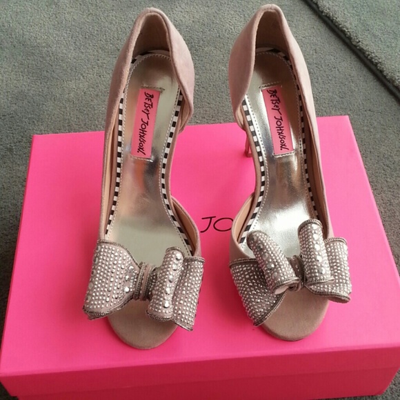 Betsey Johnson glendah heels