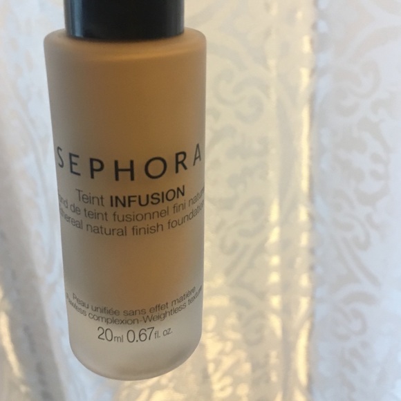 SEPHORA LIGHT WEIGHT FOUNDATION IN LINEN