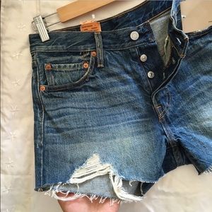 VINTAGE LEVIS HIGH WAISTED SHORTS