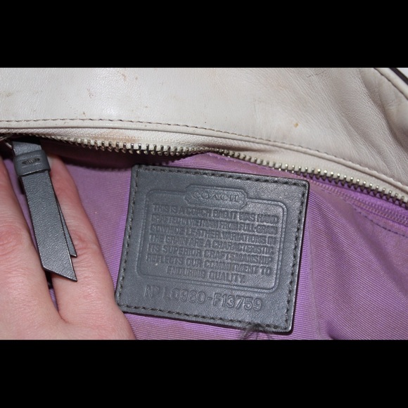 White coach purse - Picture 3 of 4