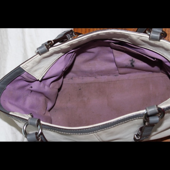 White coach purse - Picture 4 of 4