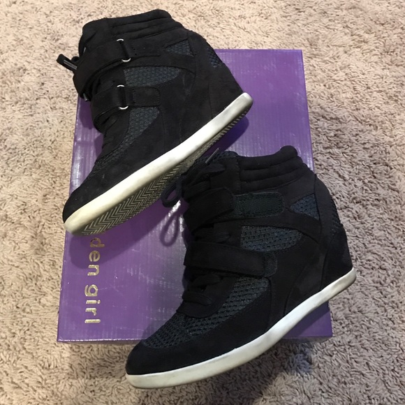 Shoes - Picture 2 of 4