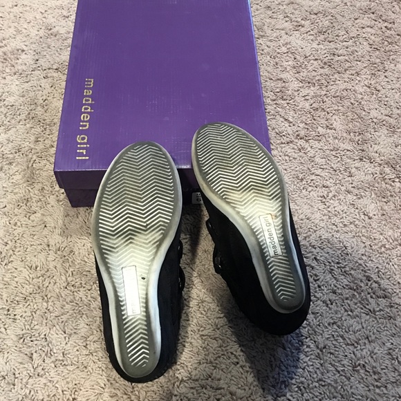 Shoes - Picture 3 of 4