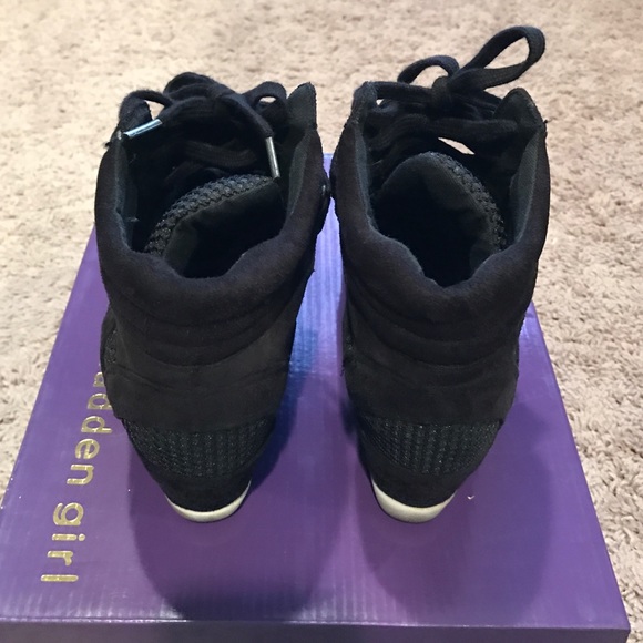 Shoes - Picture 4 of 4