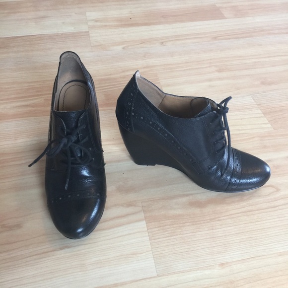 Nine West Black Leather Wedges