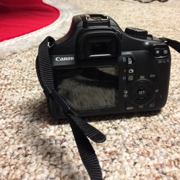 Canon Rebel T3 - Picture 2 of 4