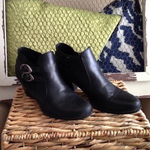 Women's Baretraps black booties. Silver buckles