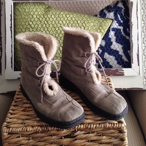 Women's fur lined suede boots