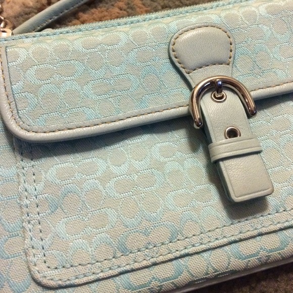 ⚡️FLASH SALE! COACH Turquoise Mint Wristlet - Picture 3 of 3