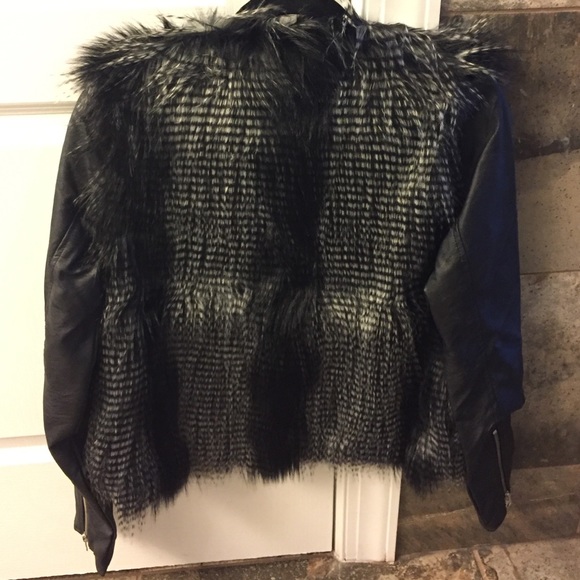 NWT Volcom Faux Fur & Vegan Leather Jacket - Picture 2 of 3