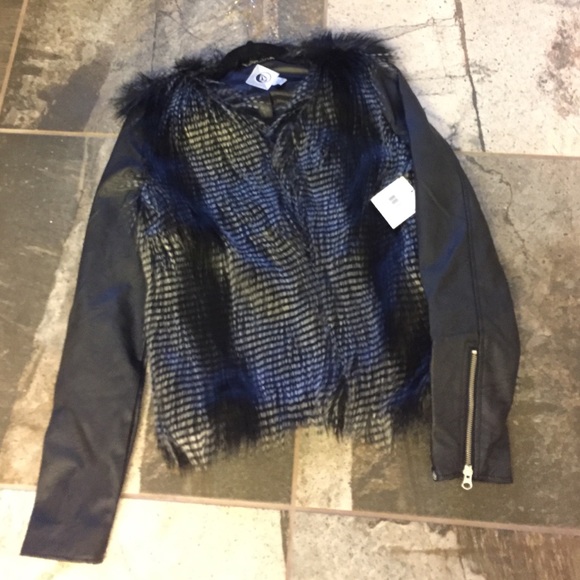 NWT Volcom Faux Fur & Vegan Leather Jacket - Picture 3 of 3