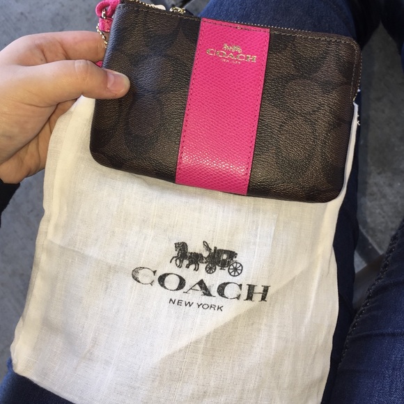 SOLD!!!!! NWT Coach Wristlet - Picture 1 of 3