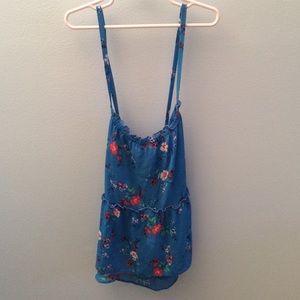 Floral sleeveless Hollister top