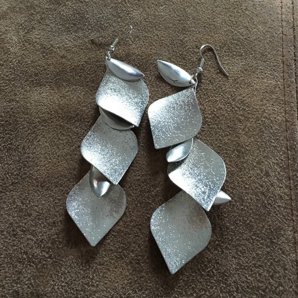 Silver leaflike earrings