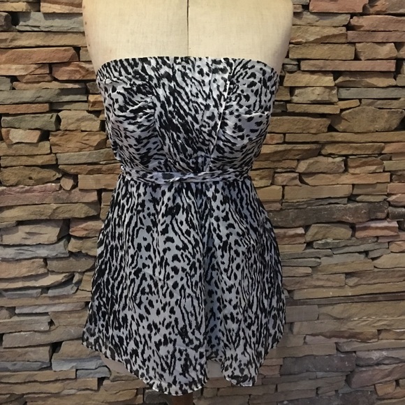 Banana Republic Size 4 sleeveless top - Picture 1 of 3
